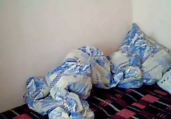 سبزه جذاب با سینه های بزرگ بدن او را زیباتر می کند، زیر نویس دانلود جدید فیلم سکسی موسیقی سرد
