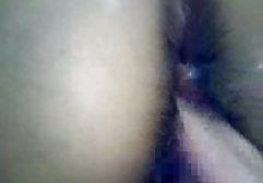 بلوند سکسی که سرش را با لب هایش فیلم سکسی بچه می چسبانند، او را خم می کند، شخص کاملا خوشحال است و در تلاش برای کار او، اسپرم او را پر می کند