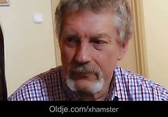 وزیر است که در دفتر رئیس کلیپ سکی حضور دارد